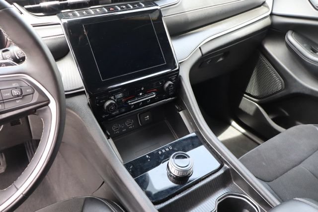 Used 2024 Jeep Grand Cherokee Altitude RWD image 13