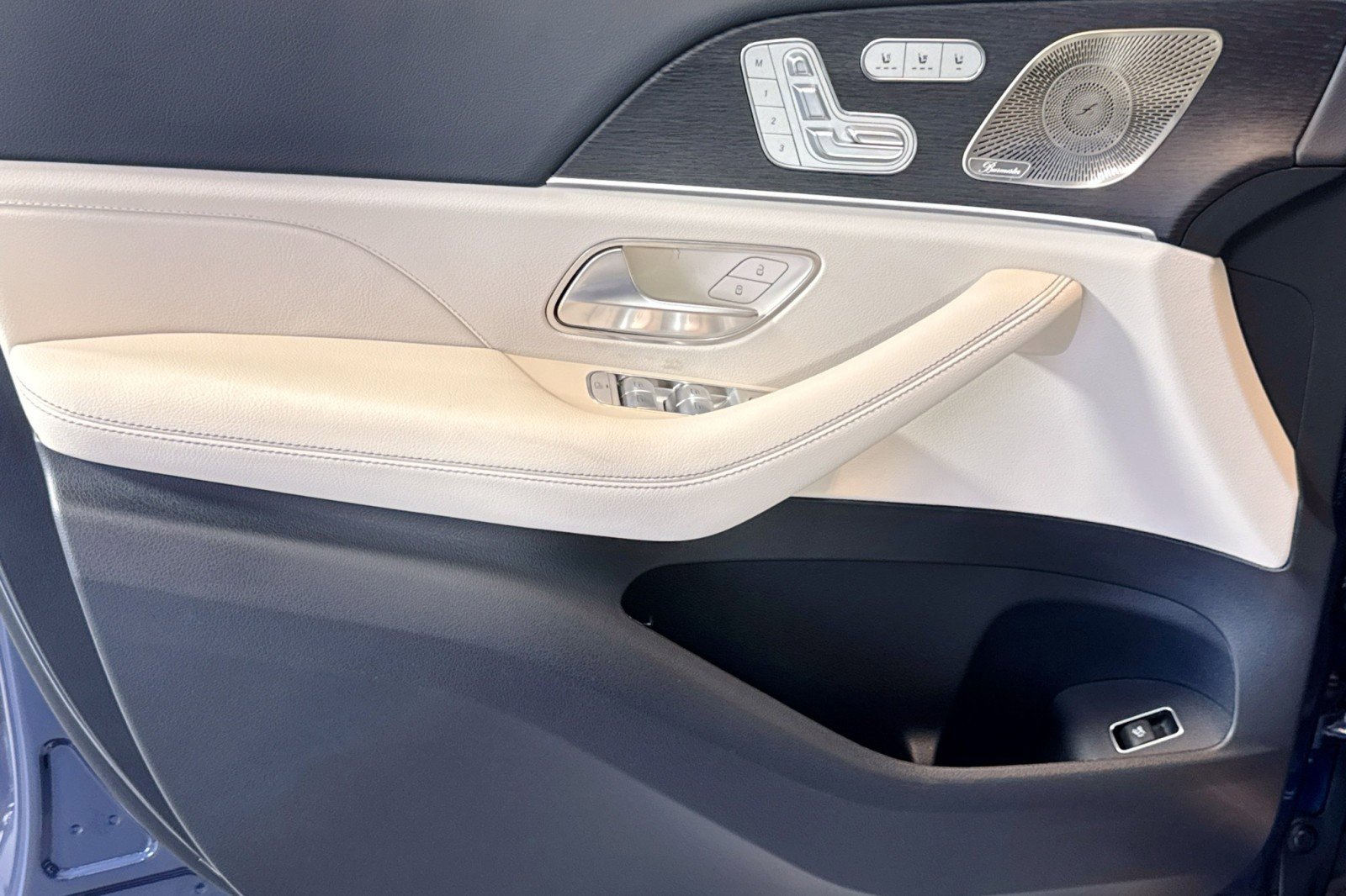 New 2026 Mercedes-Benz GLS 450 4MATIC image 16