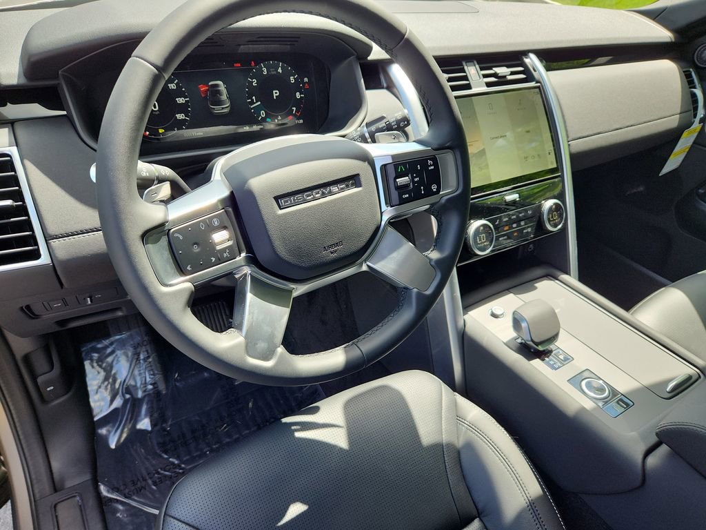 Certified 2025 Land Rover Discovery S AWD/4WD image 15