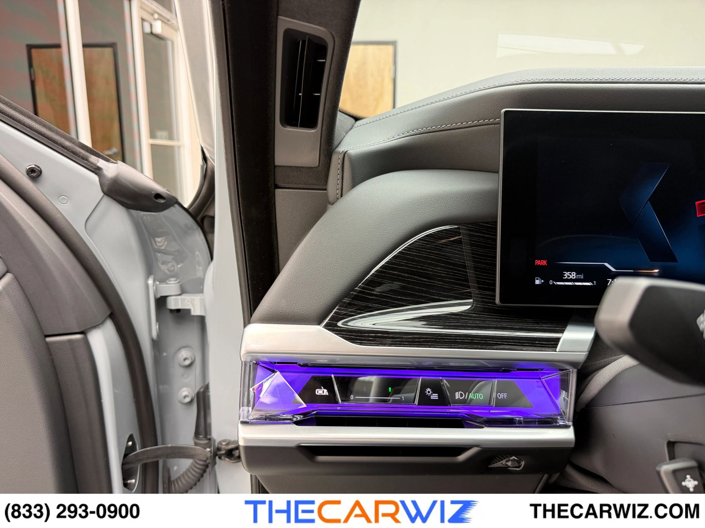 Used 2025 BMW 760i xDrive image 42