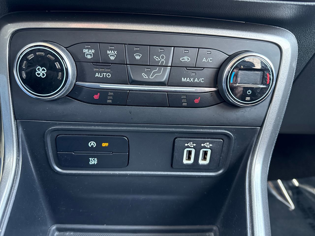 Used 2020 Ford EcoSport SE w/ SE Convenience Package image 19