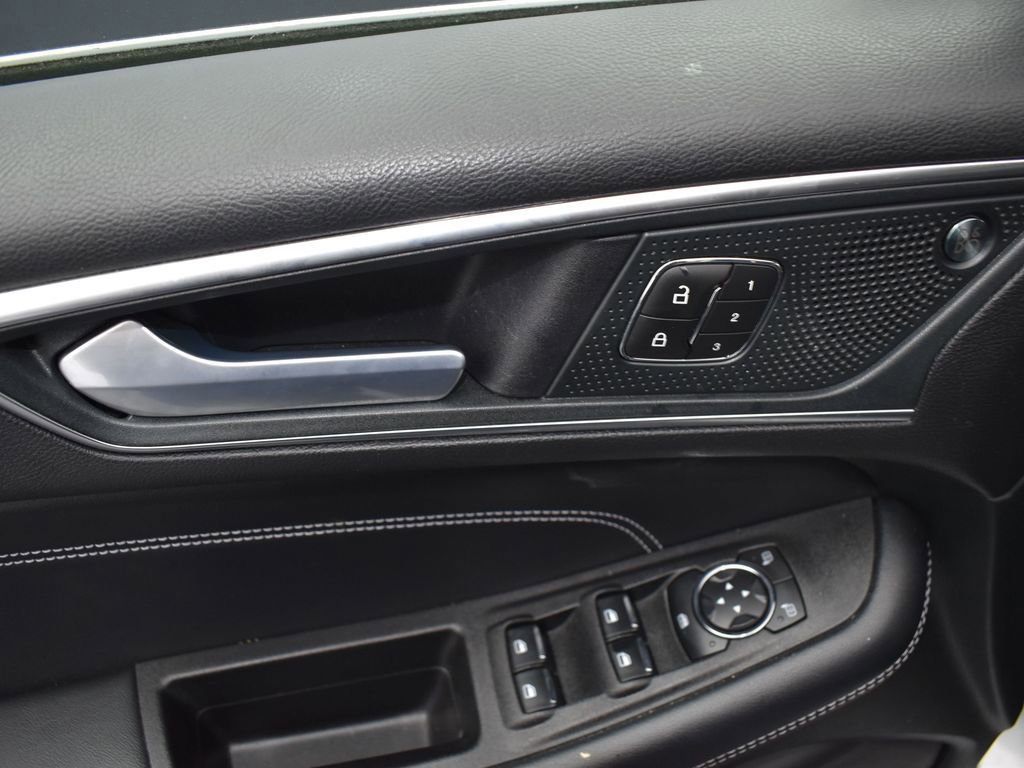 Used 2024 Ford Edge Titanium image 9