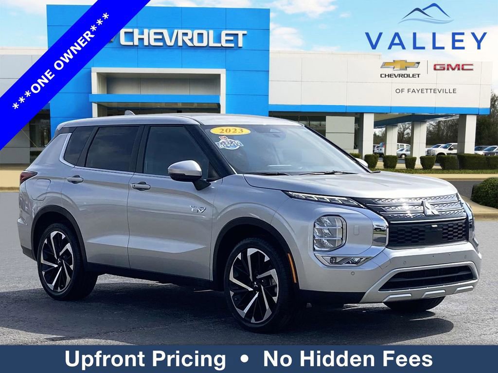 Used 2023 Mitsubishi Outlander SE image 1