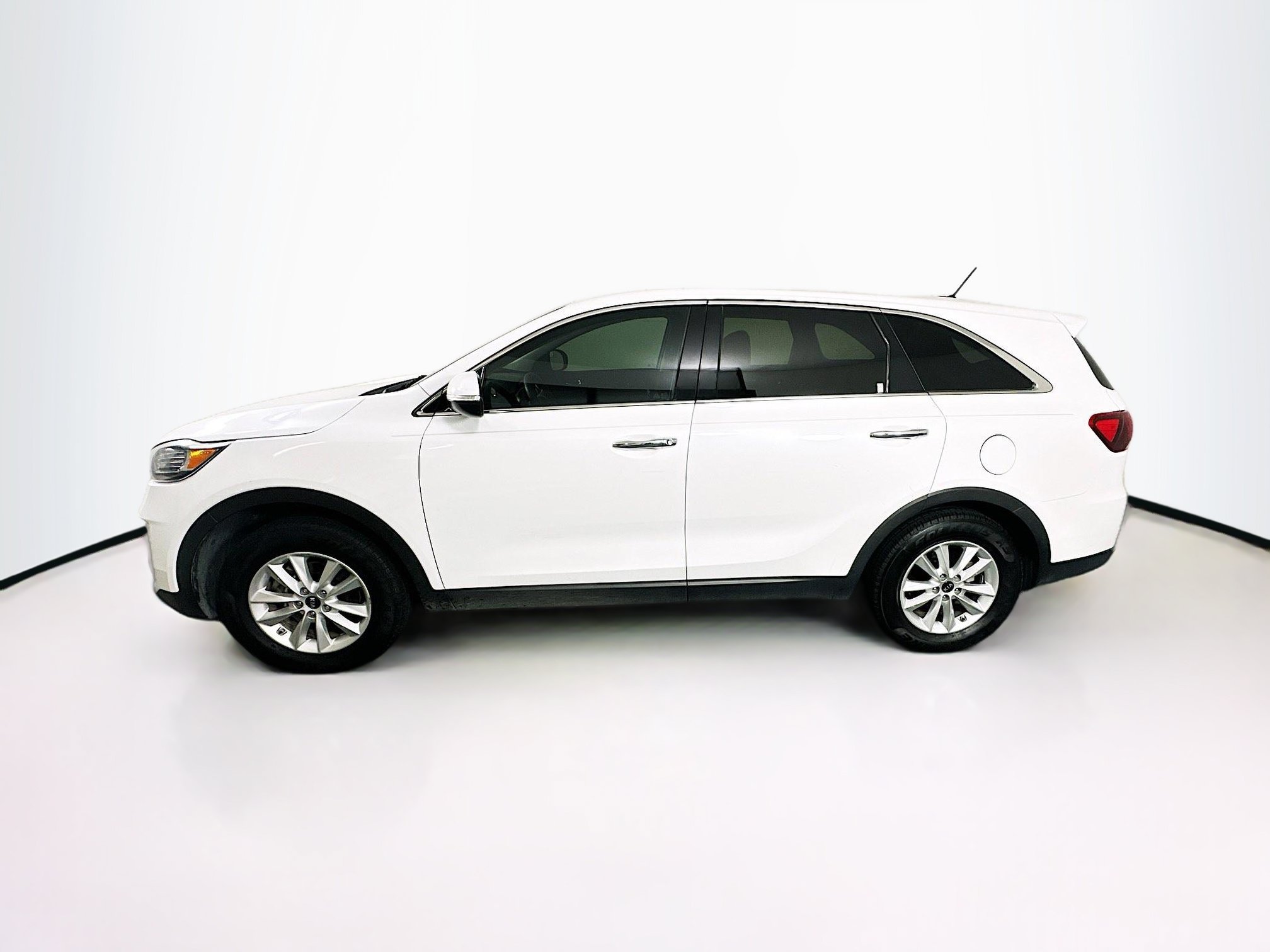 Used 2019 Kia Sorento L FWD image 4