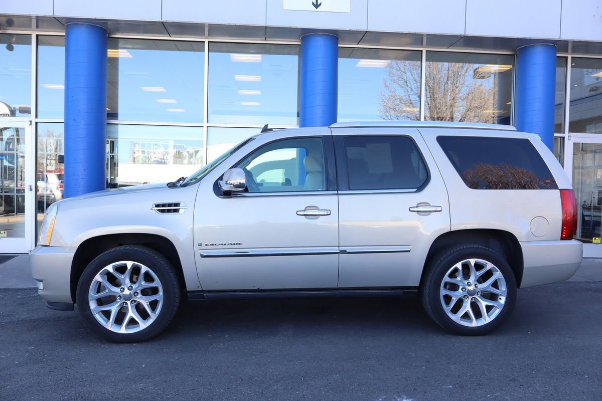Used 2007 Cadillac Escalade AWD w/ Information Package image 2
