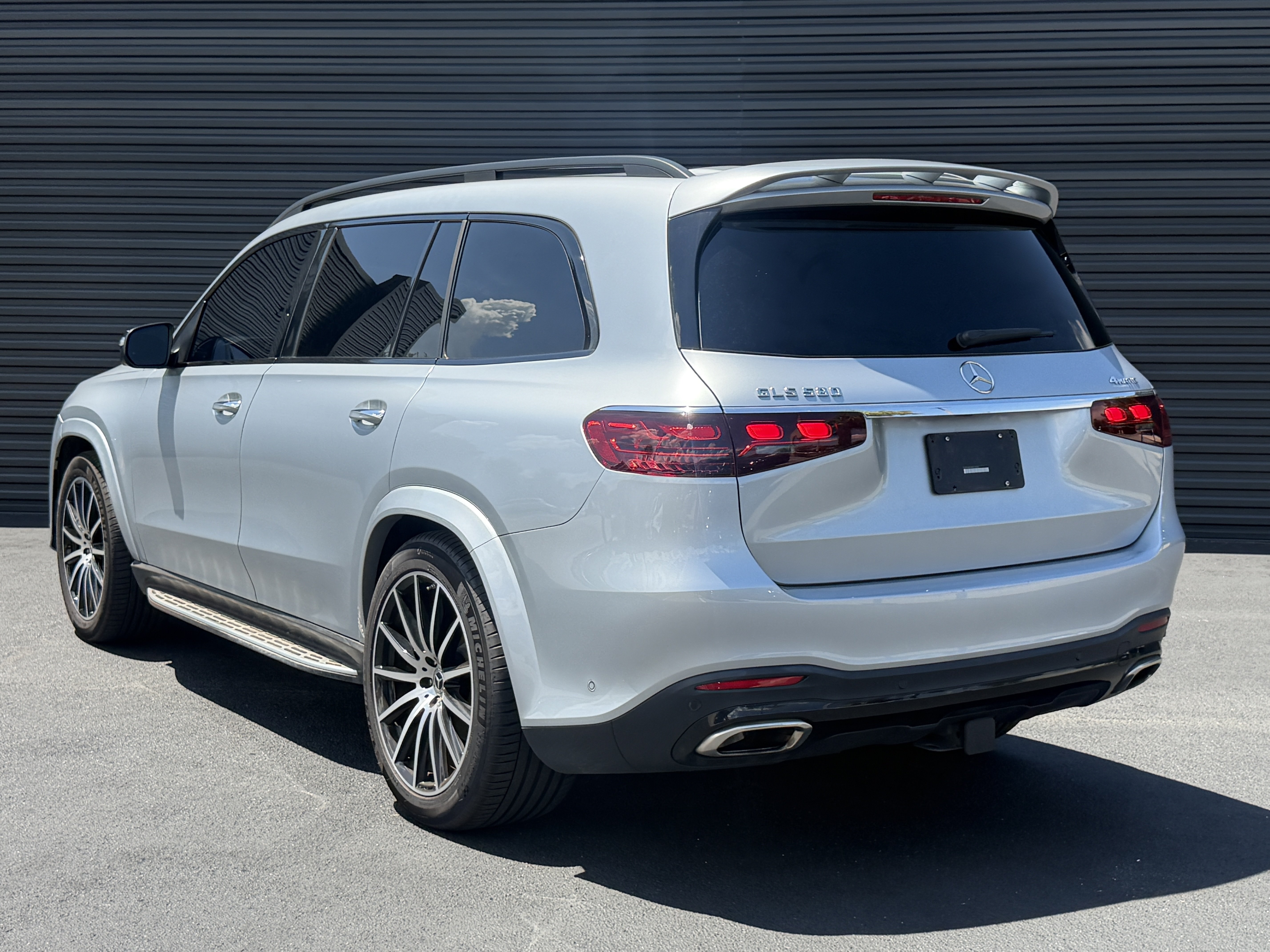 Used 2024 Mercedes-Benz GLS 580 4MATIC image 3