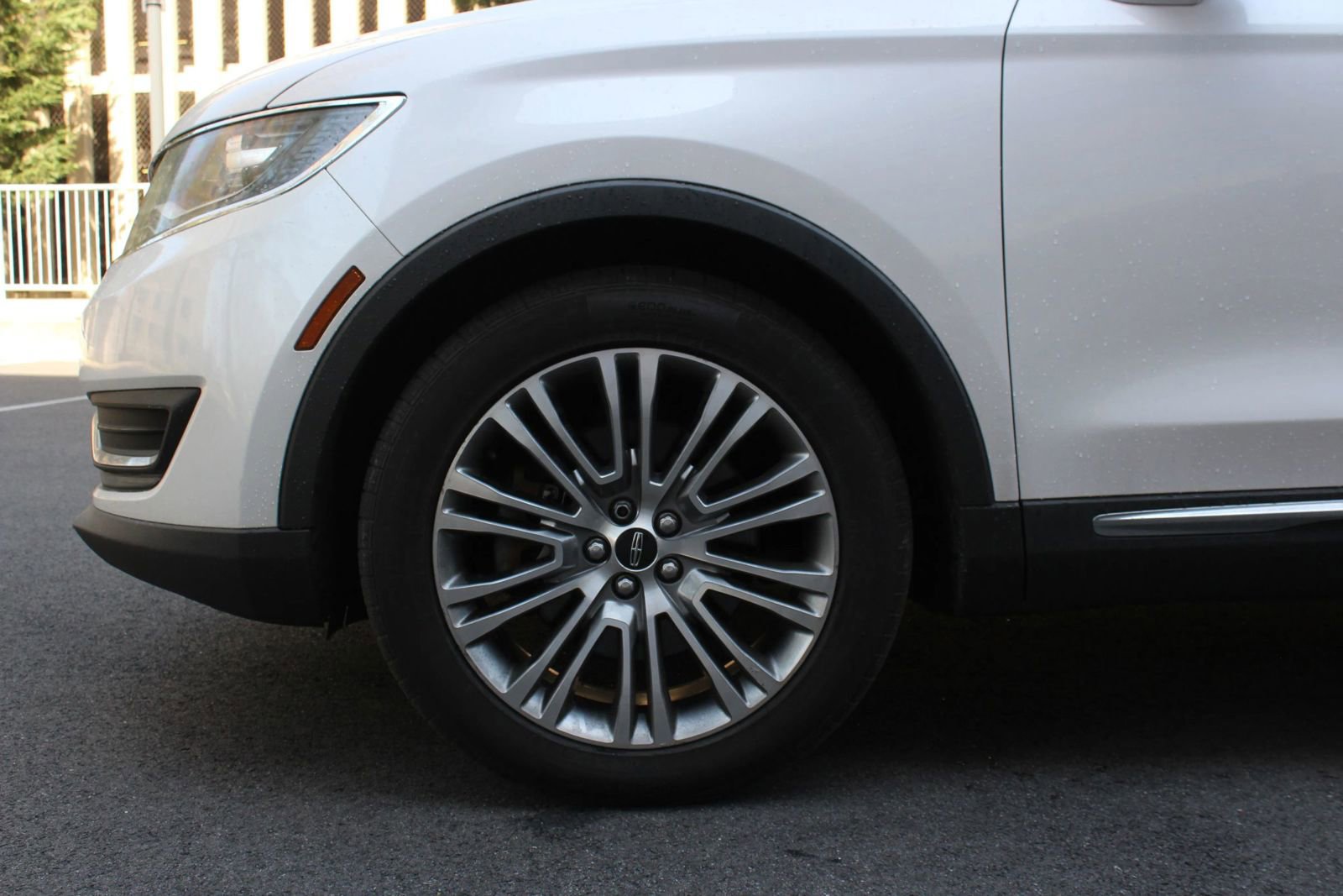 Used 2016 Lincoln MKX Reserve w/ Driver Assistance Package AWD/4WD image 11