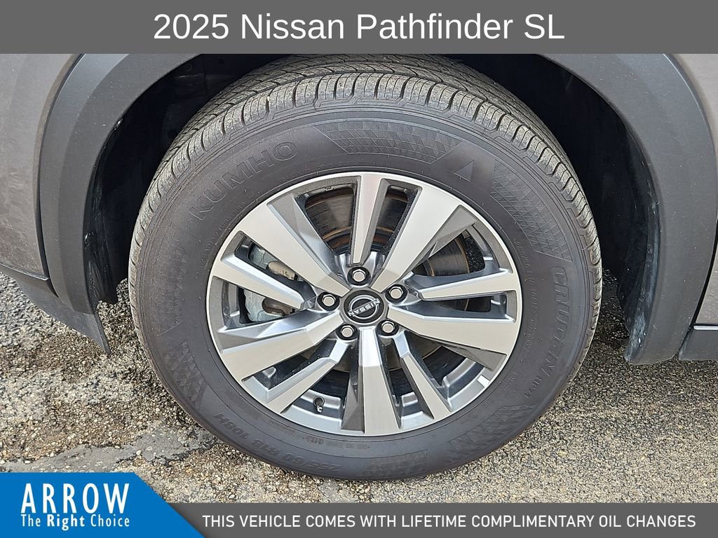 Used 2025 Nissan Pathfinder SL AWD/4WD image 17