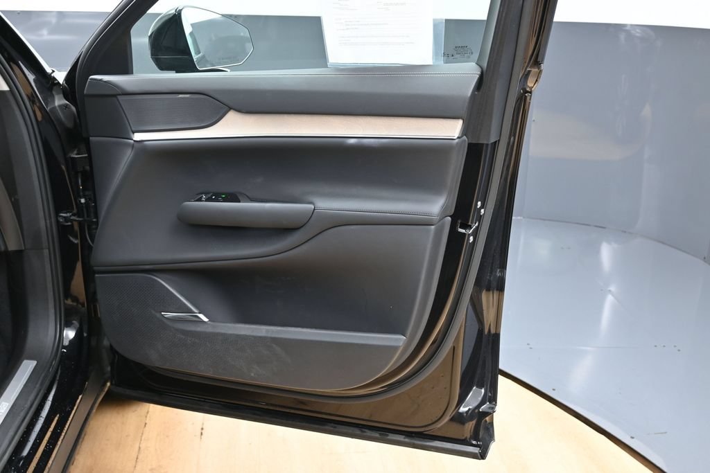Used 2025 Volvo EX90 Ultra w/ Protection Package Premier AWD/4WD image 36