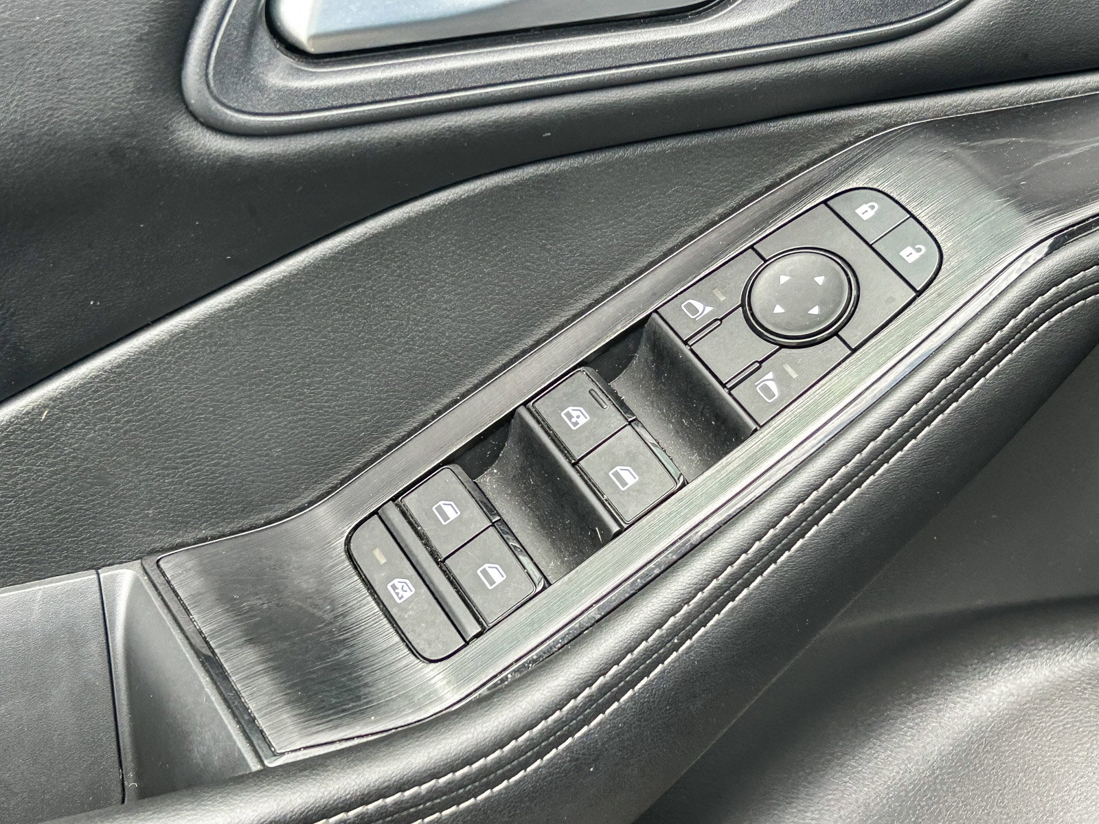 Used 2025 Nissan Rogue SV FWD image 25