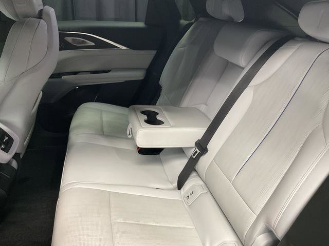 Used 2023 Cadillac Lyriq Luxury image 8