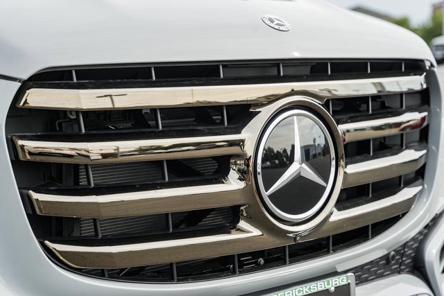 New 2026 Mercedes-Benz GLS 580 4MATIC image 12