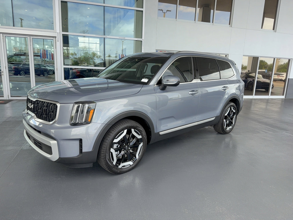 Used 2025 Kia Telluride EX image 2