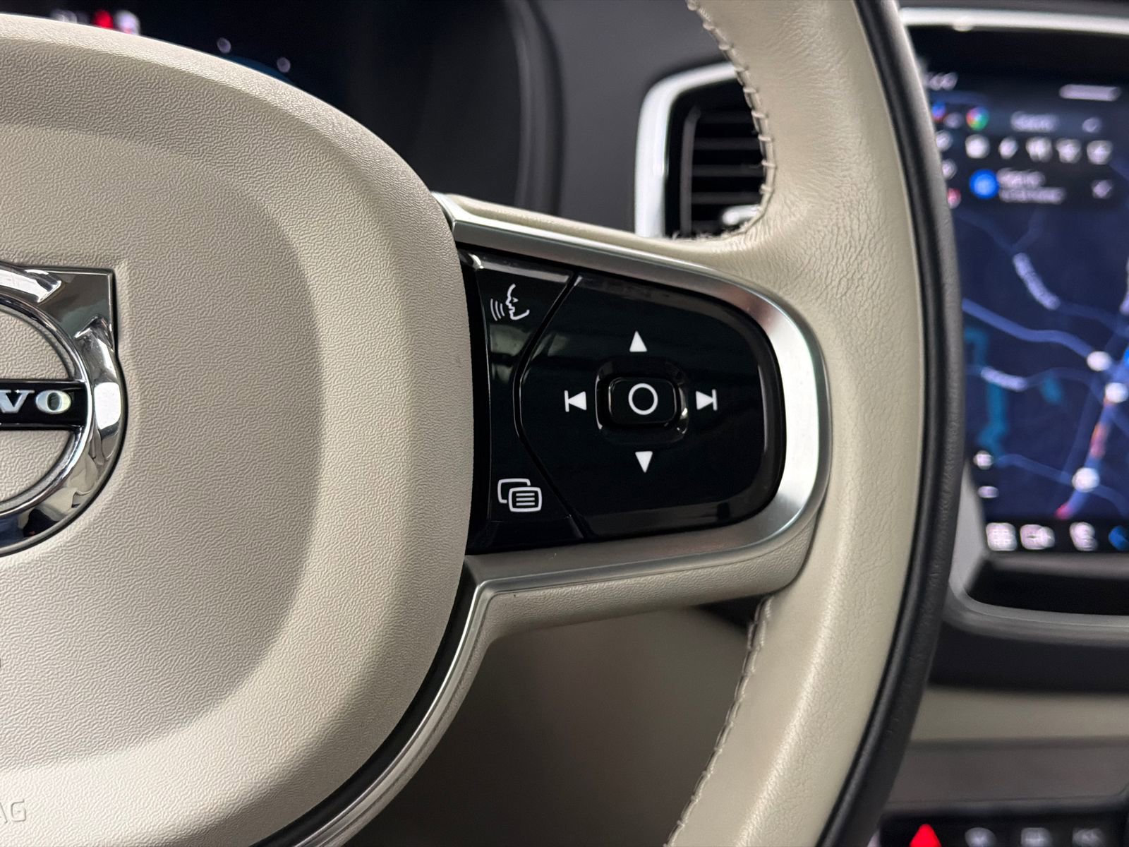 Used 2024 Volvo XC90 T8 Ultimate w/ Lounge Package image 23
