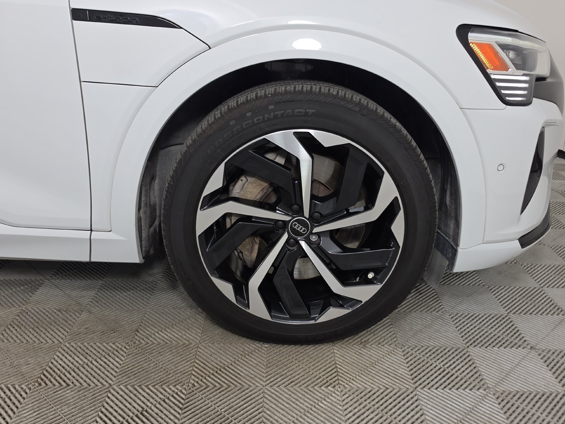 Used 2024 Audi Q8 e-tron Premium Plus AWD/4WD image 9