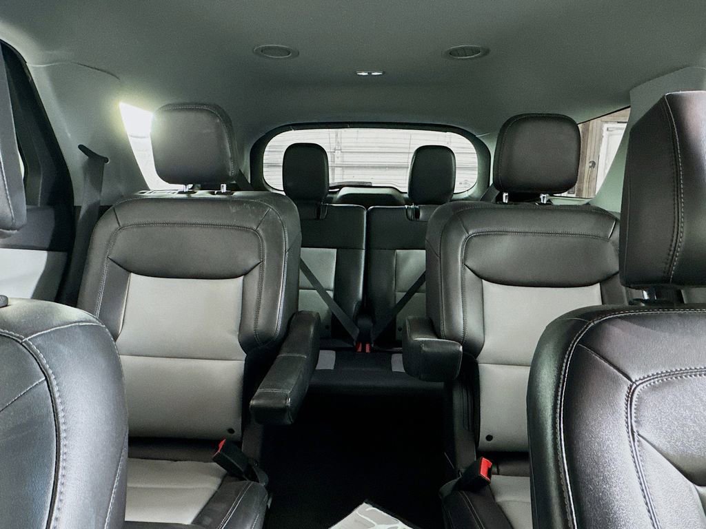 Used 2022 Ford Explorer XLT w/ Equipment Group 202A image 20
