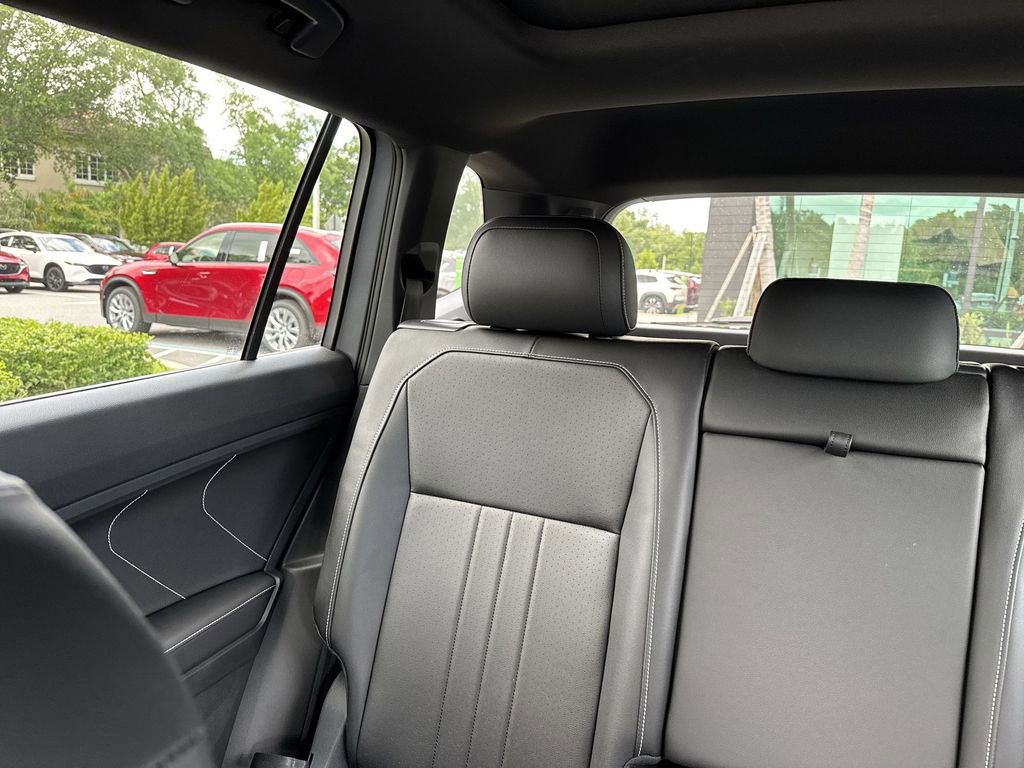 Used 2023 Volkswagen Tiguan SE R-Line image 17