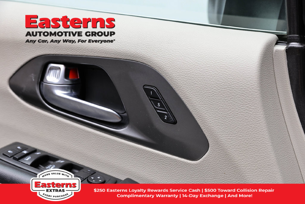 Used 2023 Chrysler Pacifica Touring-L FWD image 22