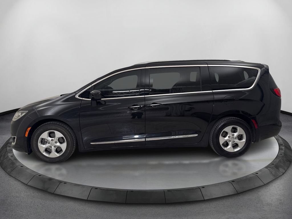 Used 2017 Chrysler Pacifica Touring-L Plus FWD image 8