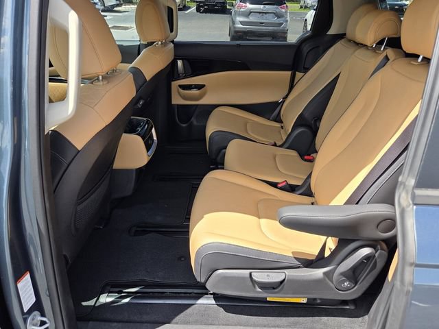 Used 2023 Kia Carnival EX FWD image 10