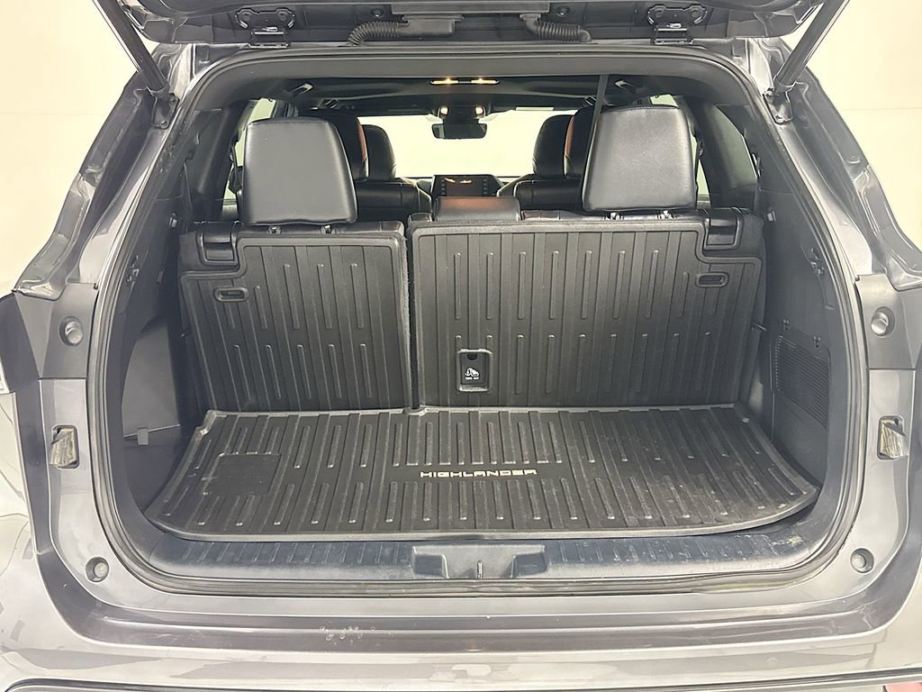 Used 2022 Toyota Highlander XSE AWD/4WD image 25