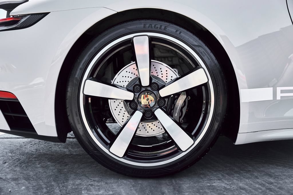 Used 2021 Porsche 911 AWD/4WD image 24
