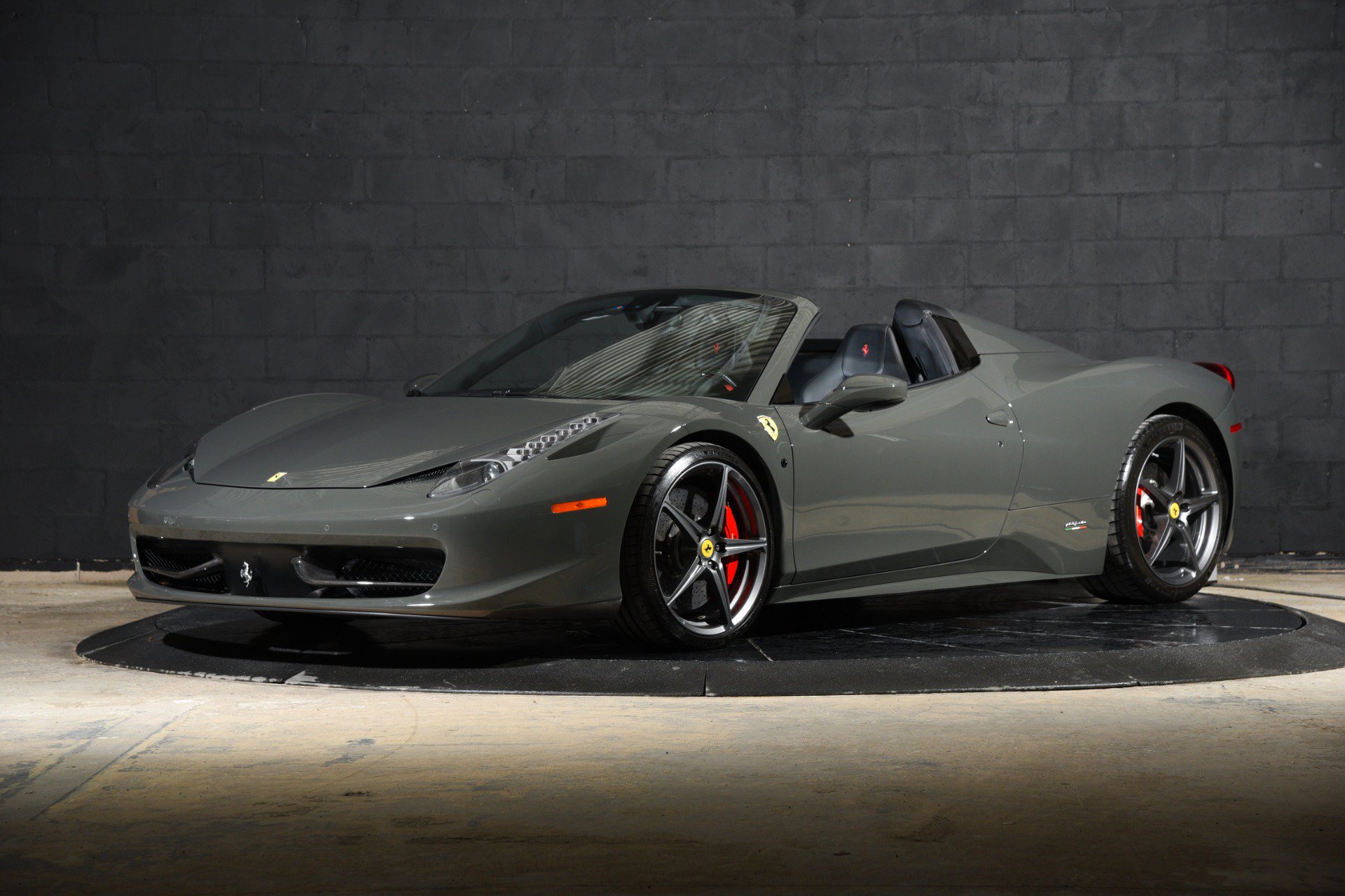 Used 2014 Ferrari 458 Spider RWD image 11