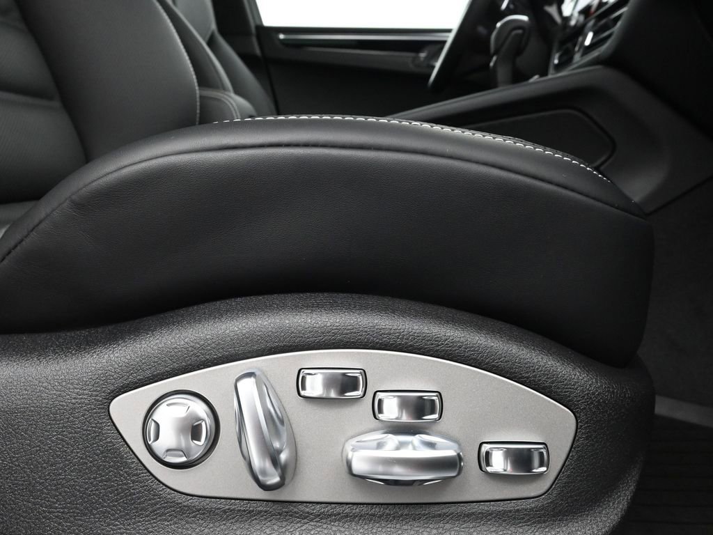 Used 2026 Porsche Macan S image 15