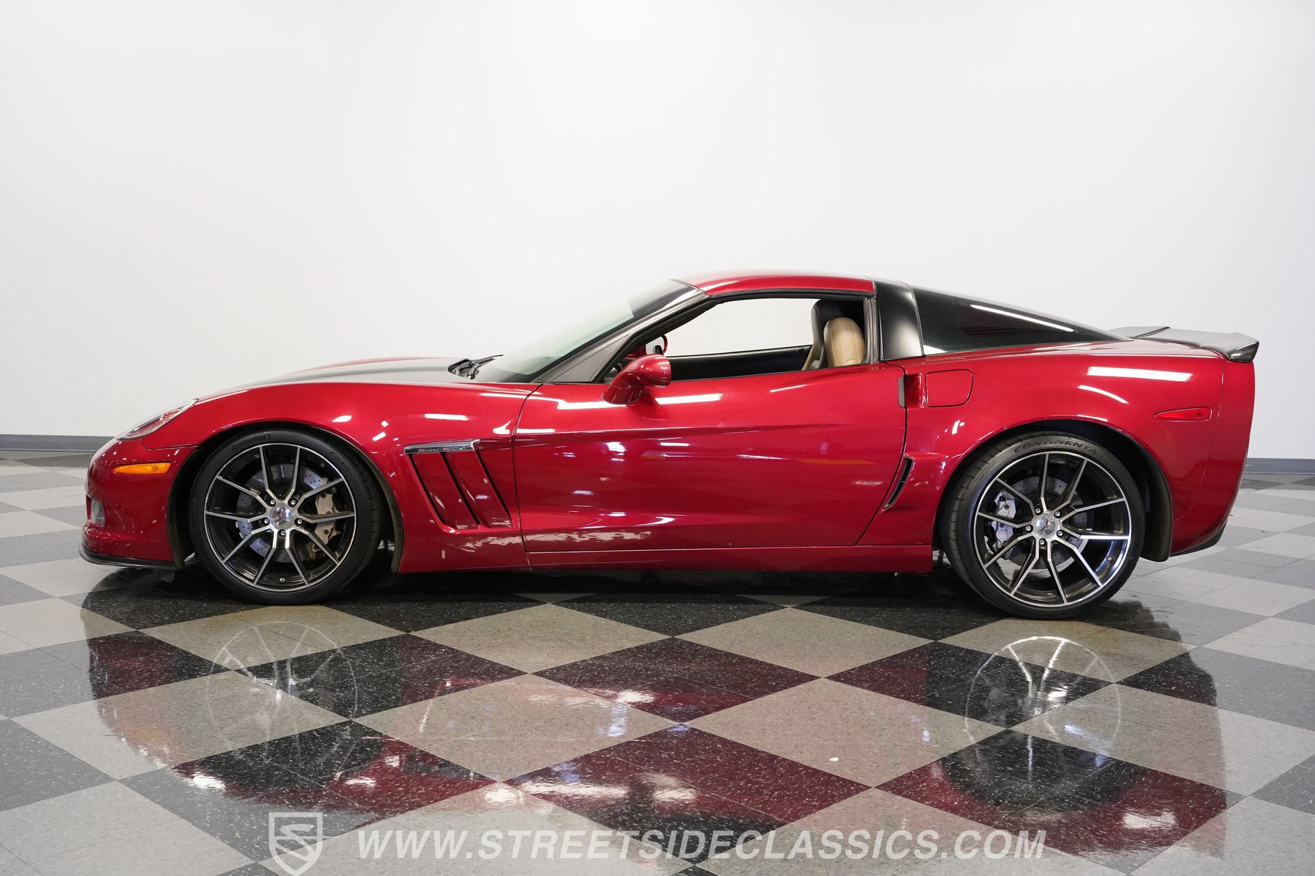 Used 2011 Chevrolet Corvette Grand Sport w/ Preferred Equipment Group RWD image 2