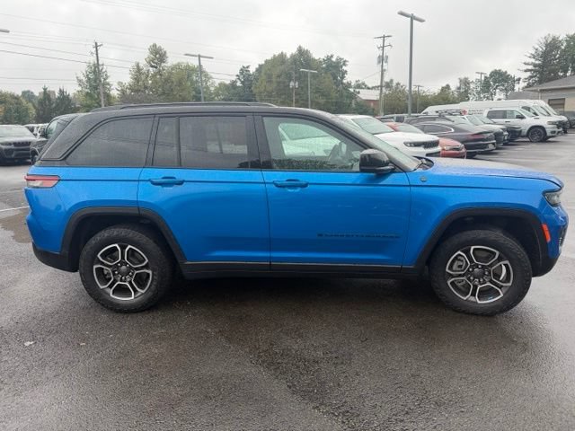 Used 2024 Jeep Grand Cherokee Trailhawk w/ Advanced Protech Group II AWD/4WD image 9