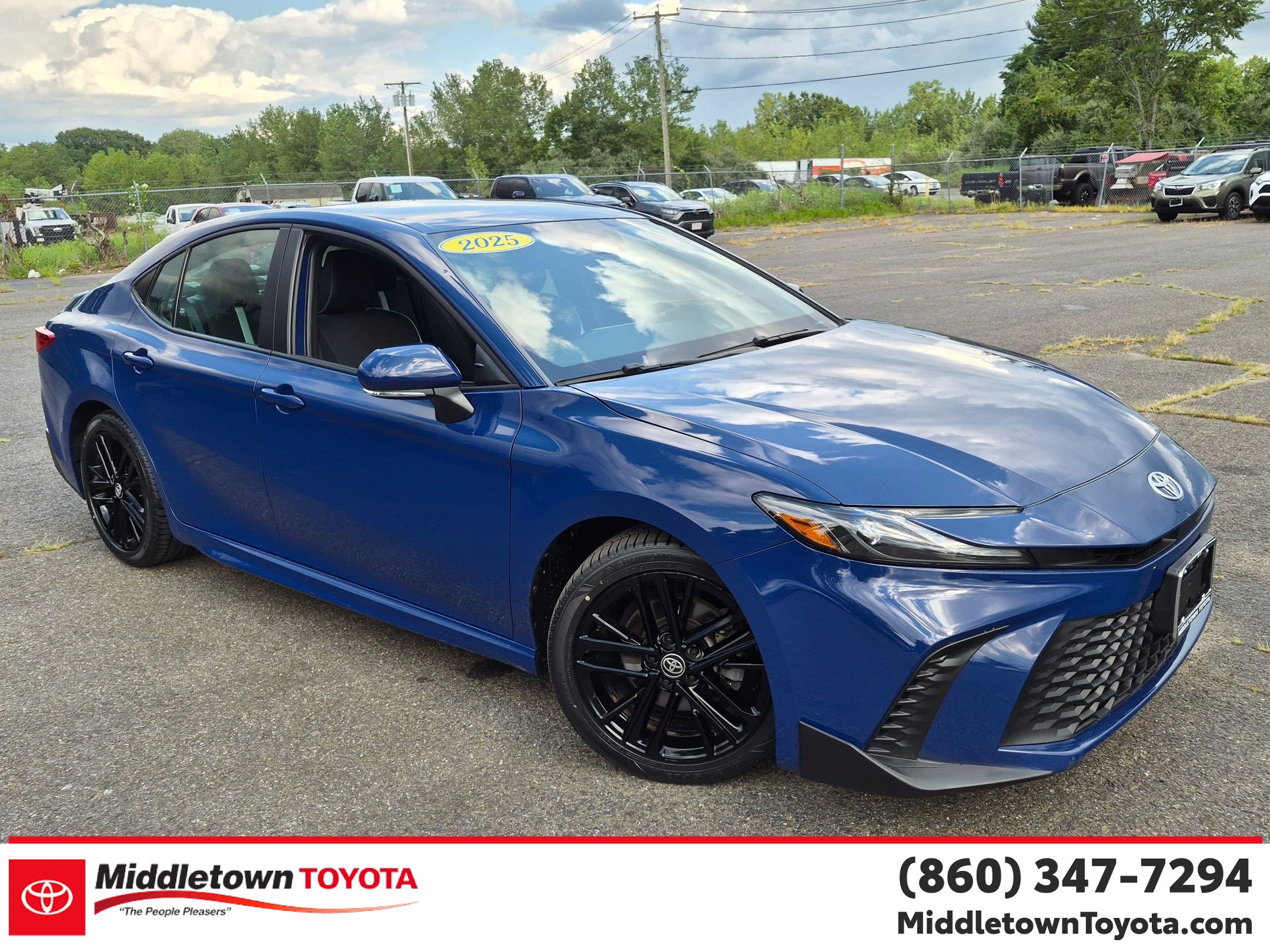 Certified 2025 Toyota Camry SE FWD image 1
