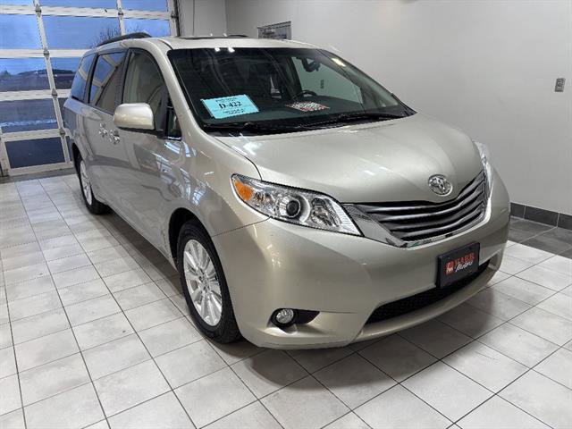 Used 2017 Toyota Sienna Limited image 5