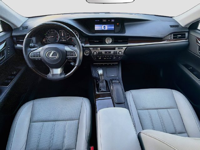 Used 2016 Lexus ES 350 w/ Luxury Package w/Wood Trim FWD image 16