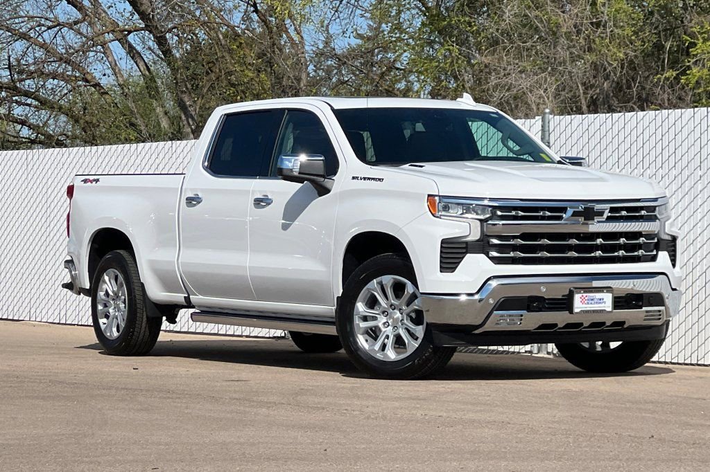 New 2026 Chevrolet Silverado 1500 LTZ w/ LTZ Premium Package AWD/4WD image 2