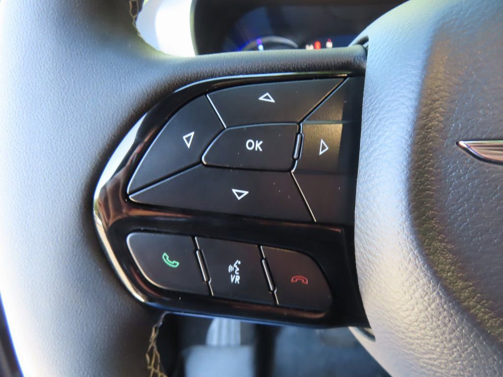 Certified 2022 Chrysler Pacifica Limited w/ S Appearance Package image 25