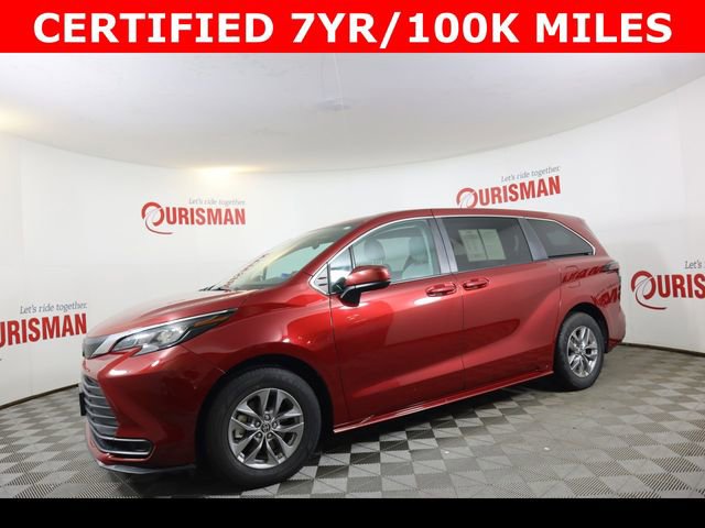 Used 2024 Toyota Sienna LE image 3