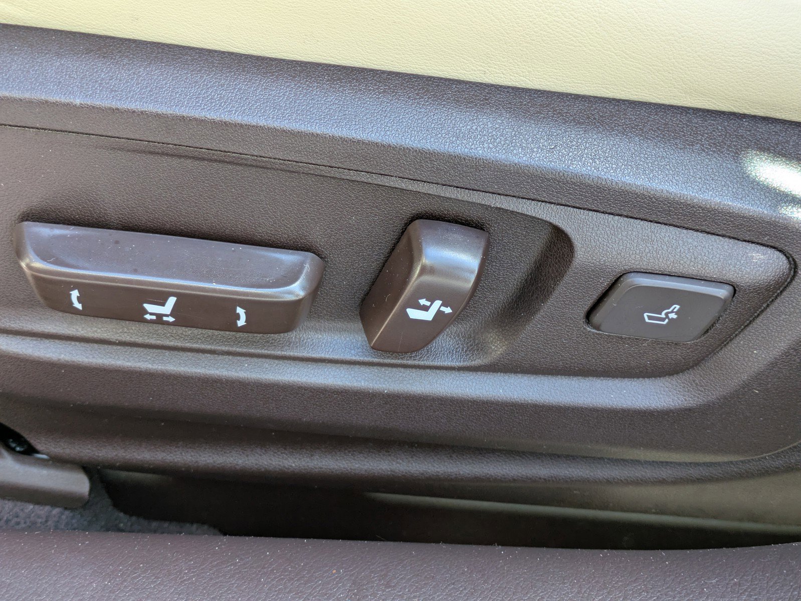 Used 2016 Lexus ES 350 w/ Luxury Package w/Wood Trim image 16