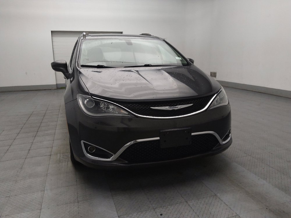 Used 2020 Chrysler Pacifica Touring-L FWD image 14
