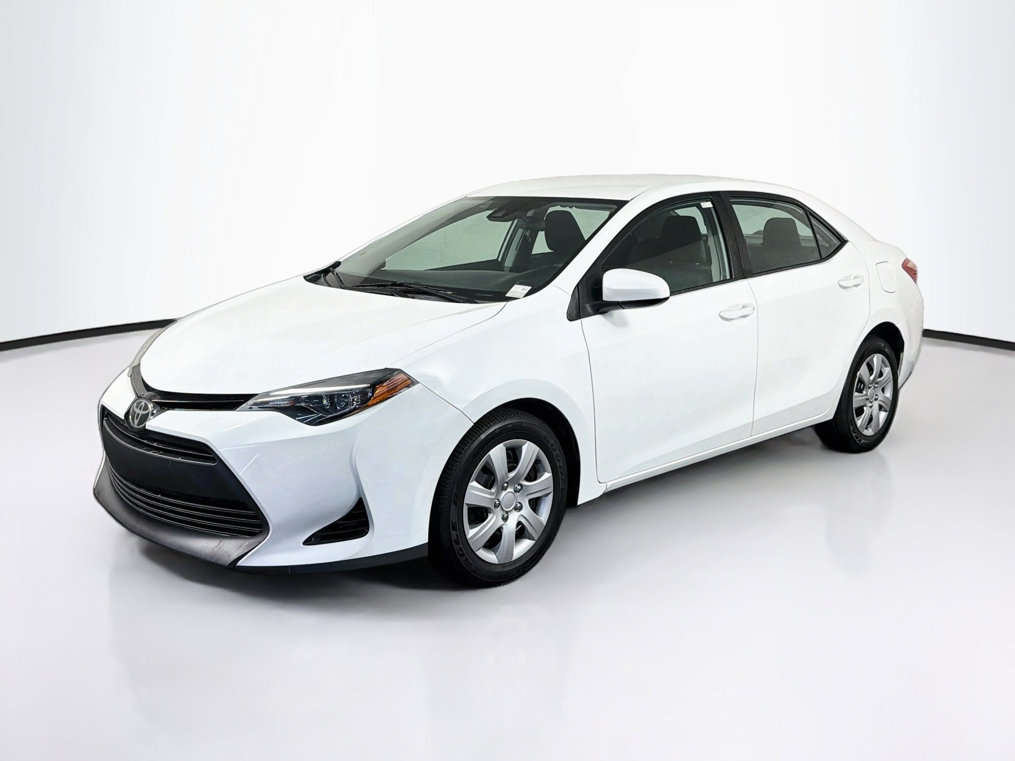 Used 2018 Toyota Corolla LE FWD image 3