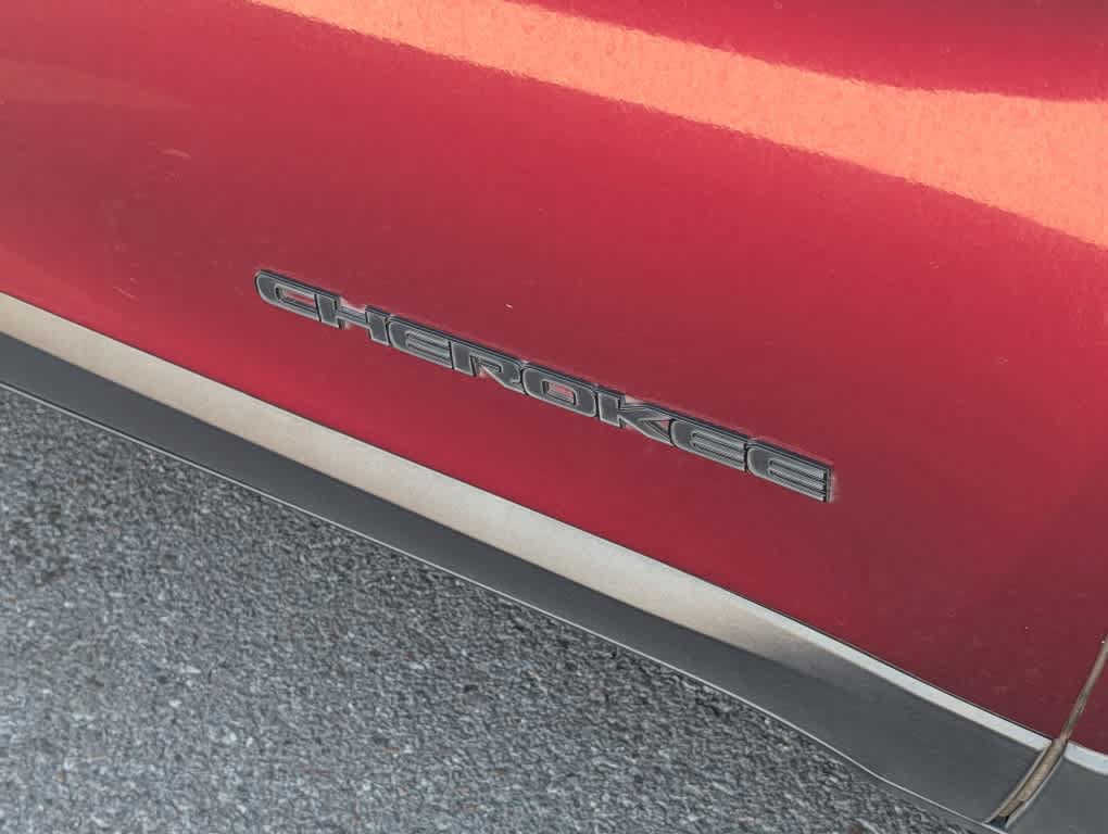 Used 2019 Jeep Cherokee Latitude Plus AWD/4WD image 10