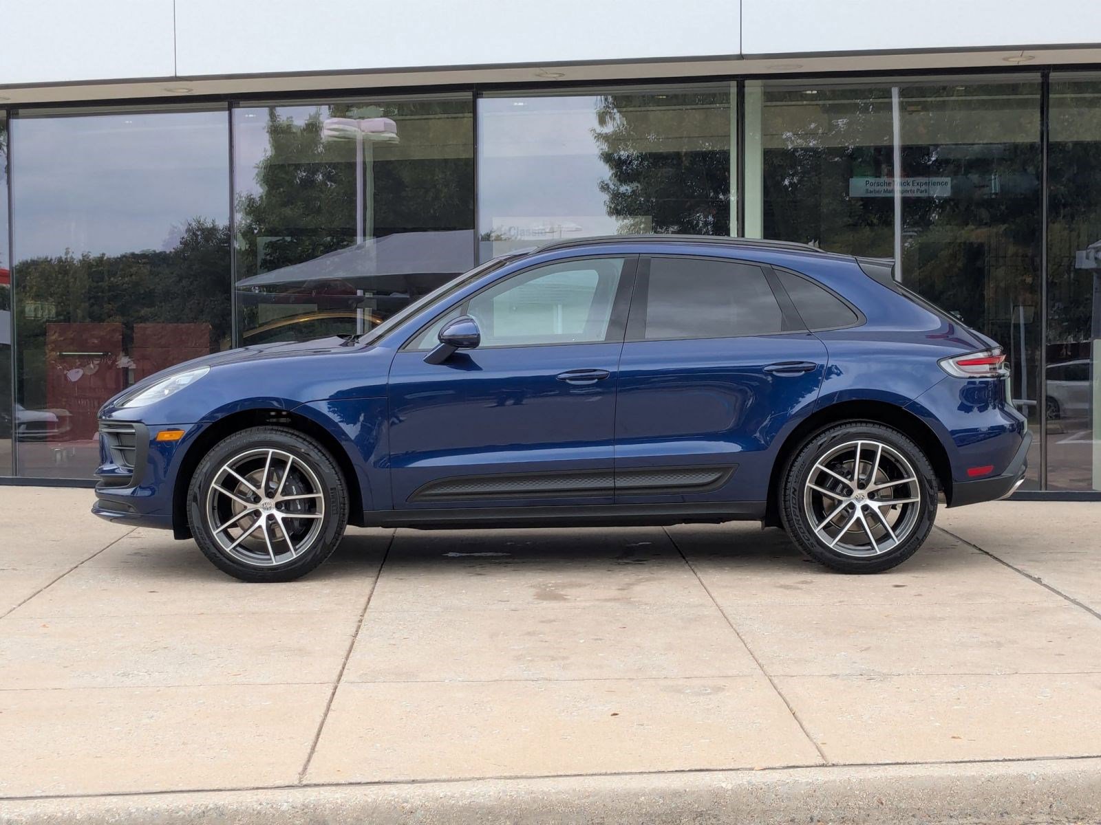 Certified 2026 Porsche Macan AWD/4WD image 2