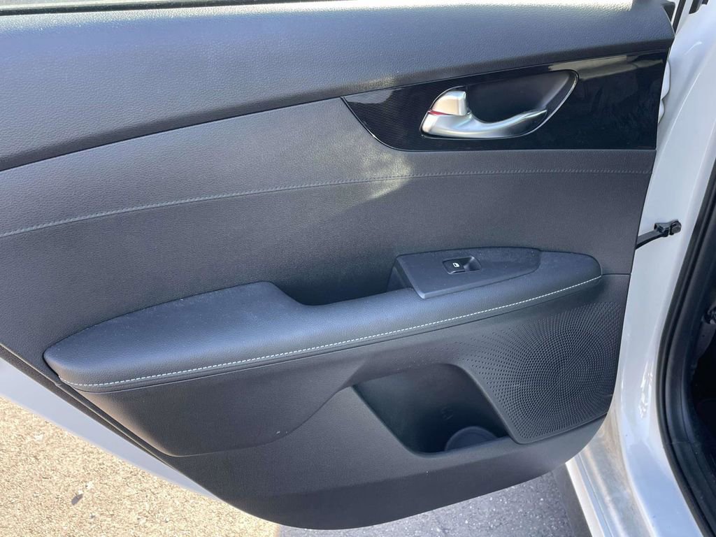 Used 2024 Kia Forte GT-Line w/ GT-Line Premium Package image 10