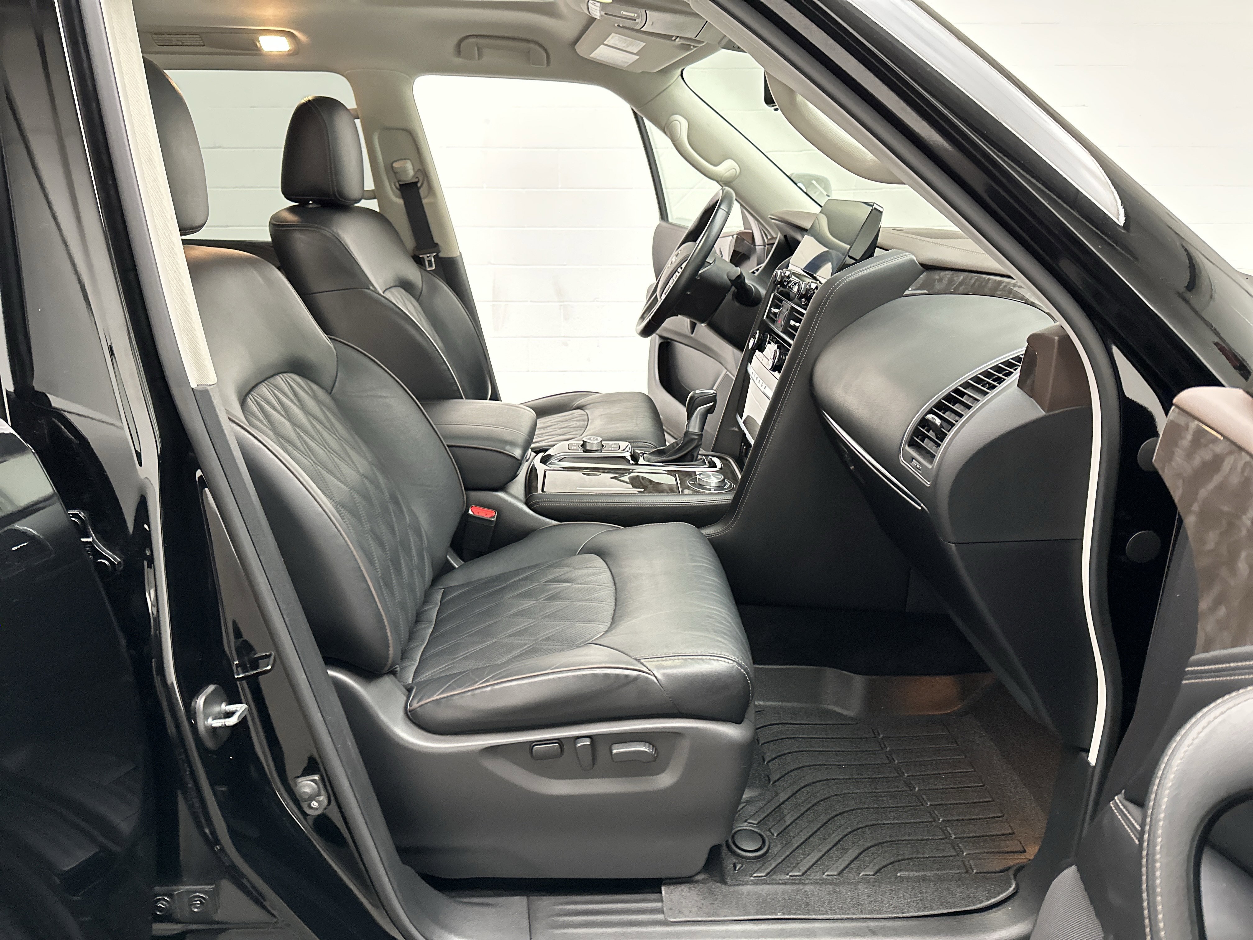 Used 2023 Nissan Armada Platinum image 28