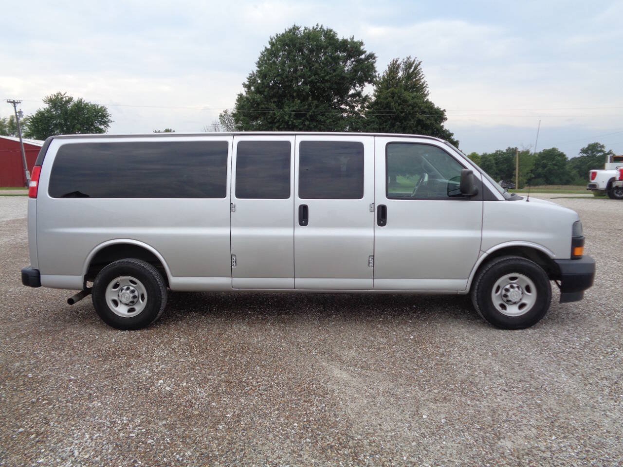 Used 2019 Chevrolet Express 3500 LS RWD image 4