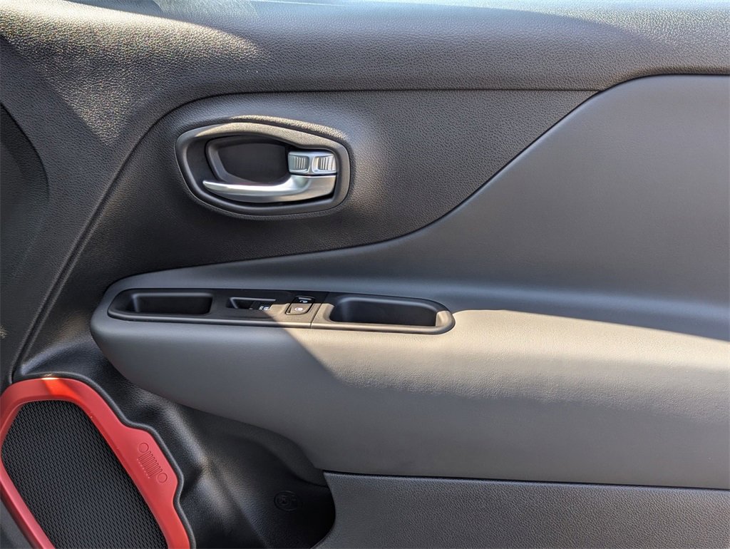 Used 2022 Jeep Renegade Trailhawk image 32