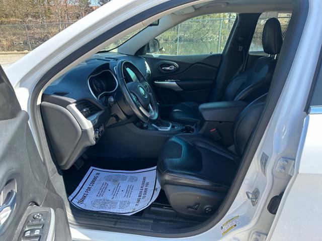 Used 2018 Jeep Cherokee Latitude Plus AWD/4WD image 18
