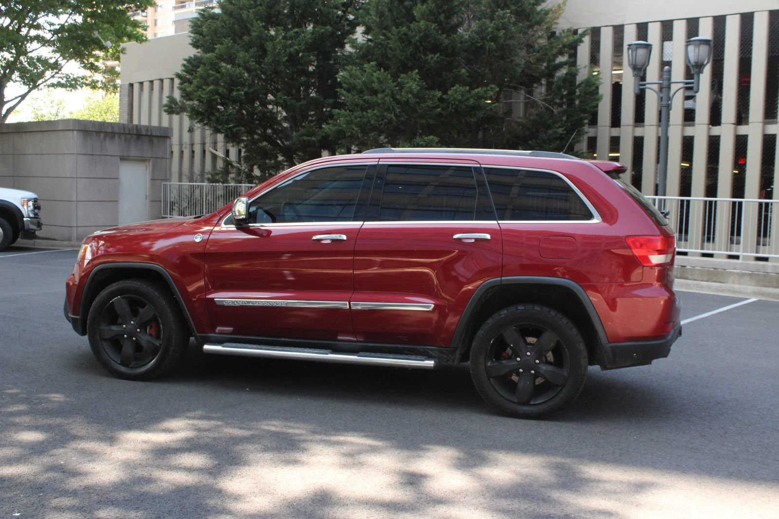 Used 2012 Jeep Grand Cherokee Limited w/ Luxury Group II AWD/4WD image 9