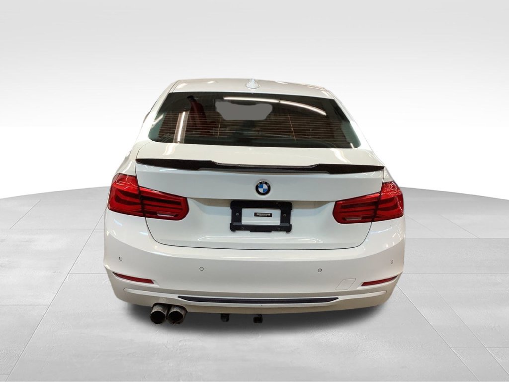 Used 2017 BMW 320i xDrive Sedan AWD/4WD image 5