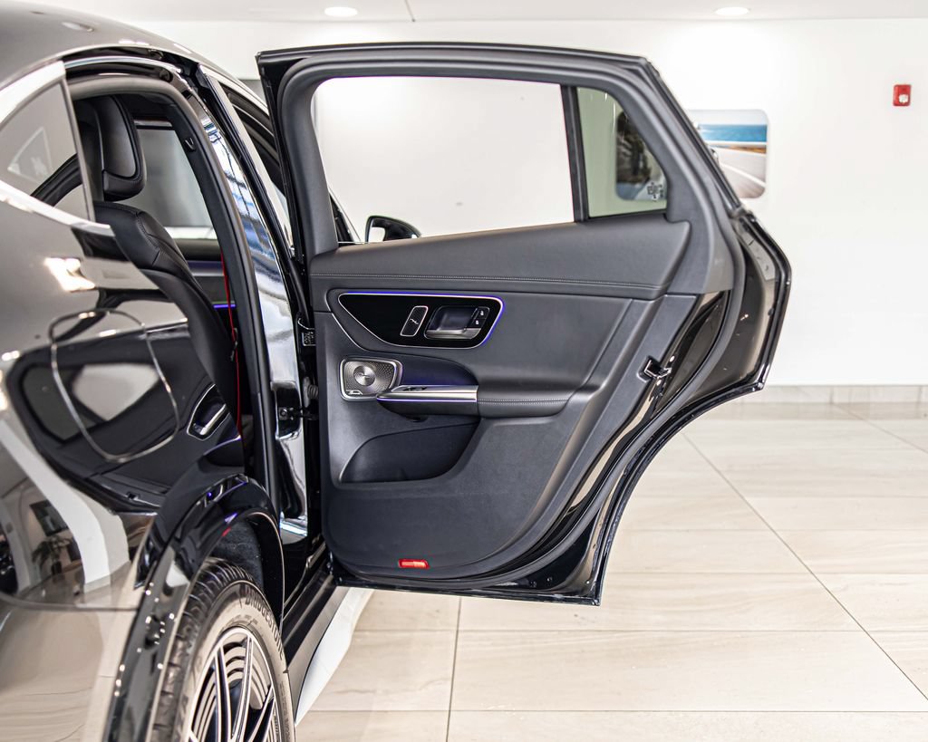 Used 2025 Mercedes-Benz GLC 63 AMG S w/ Driver Assistance Package image 37