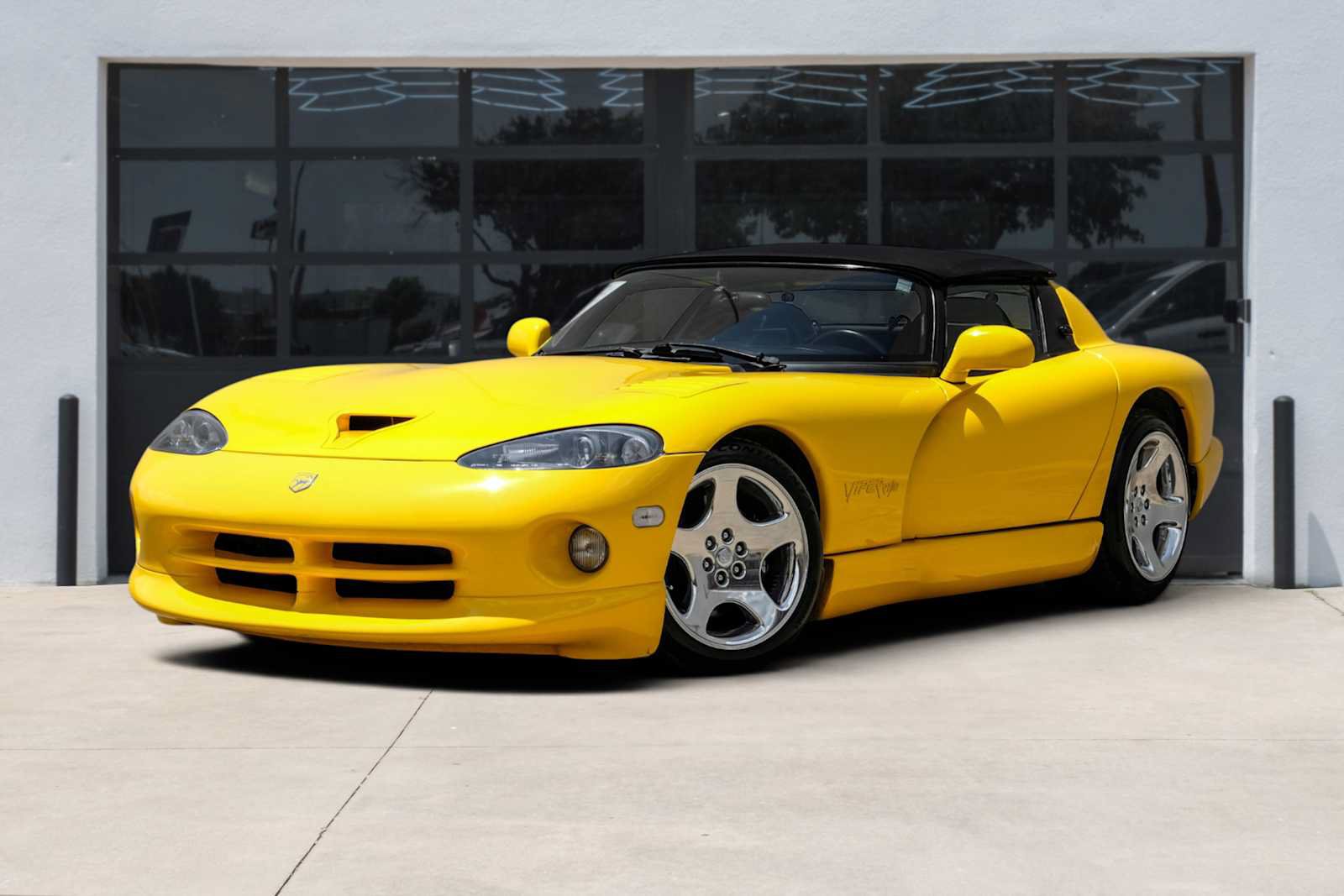 Used 2001 Dodge Viper RT/10 RWD image 1